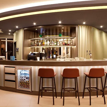 Ξενοδοχείο Hampton By Hilton 3*