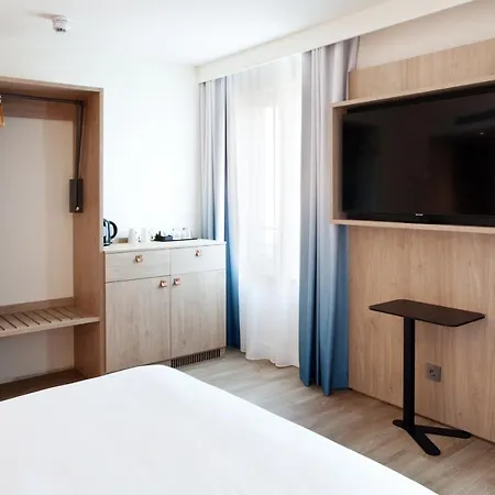 Hampton By Hilton
